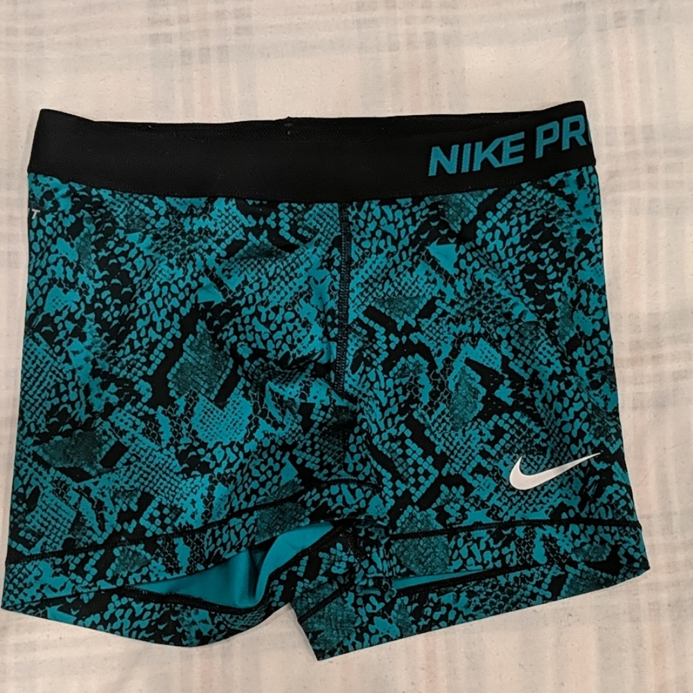 EUC Nike pro teal snake size M